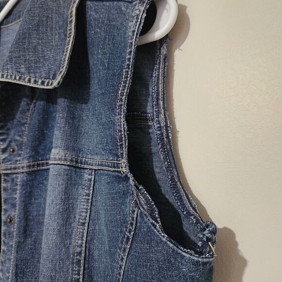 AMI Sleeveless jacket For Women Size Large Blue With Pockets - Picture 7 of 12